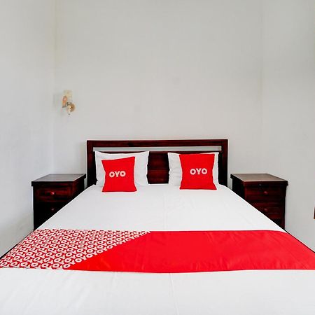 Oyo Life 93083 Nova Jaya 3 Homestay Syariah Lamongan Extérieur photo