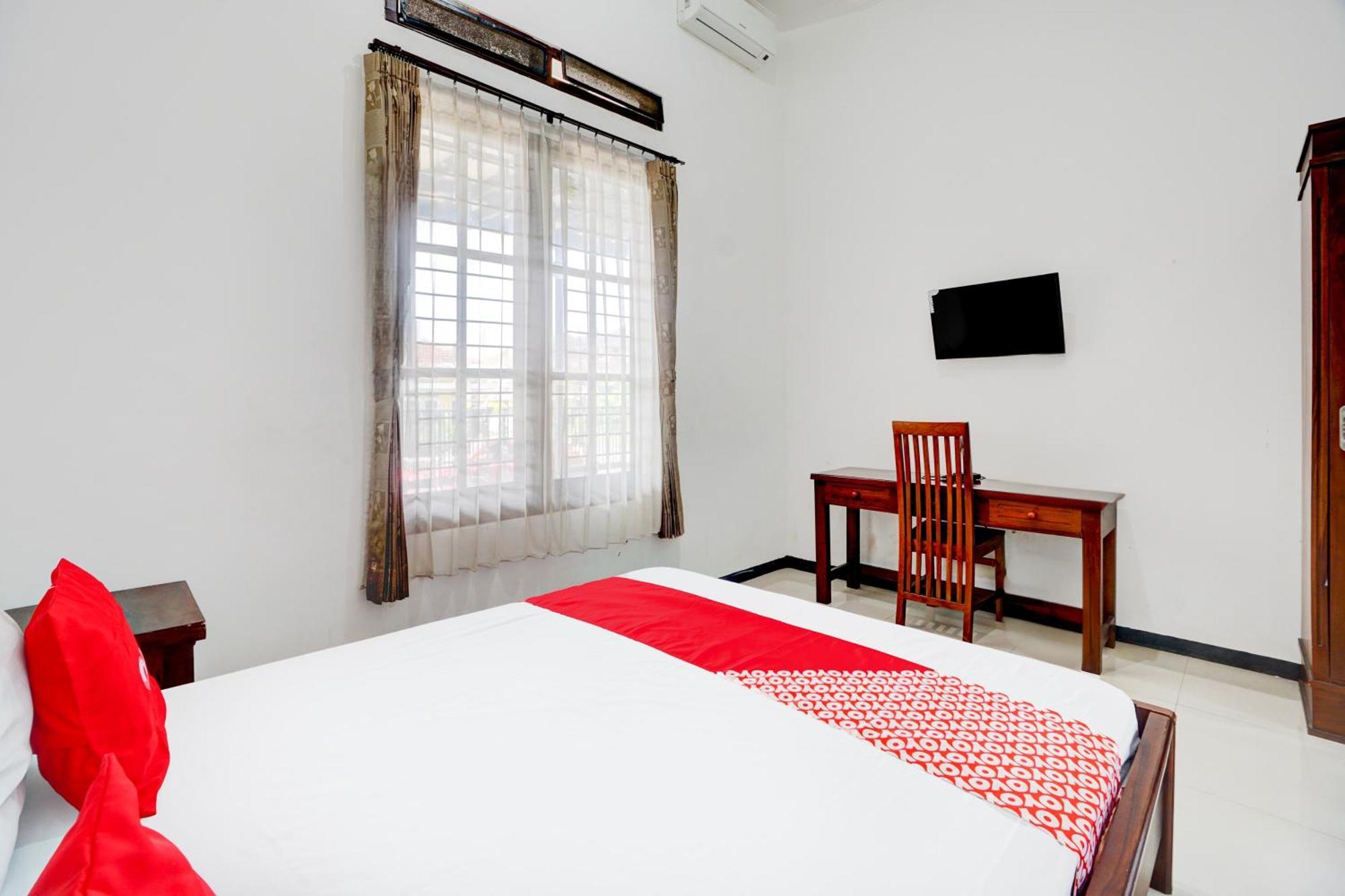 Oyo Life 93083 Nova Jaya 3 Homestay Syariah Lamongan Extérieur photo