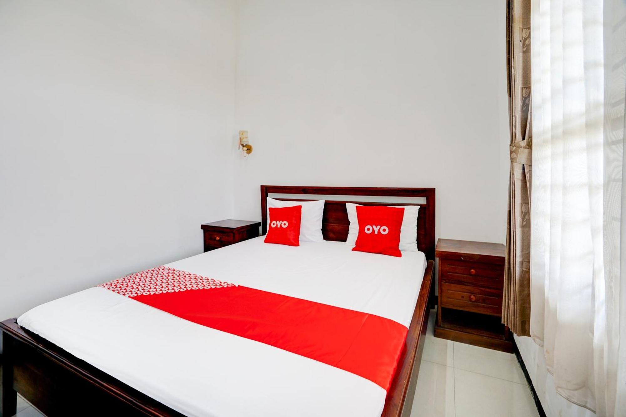 Oyo Life 93083 Nova Jaya 3 Homestay Syariah Lamongan Extérieur photo