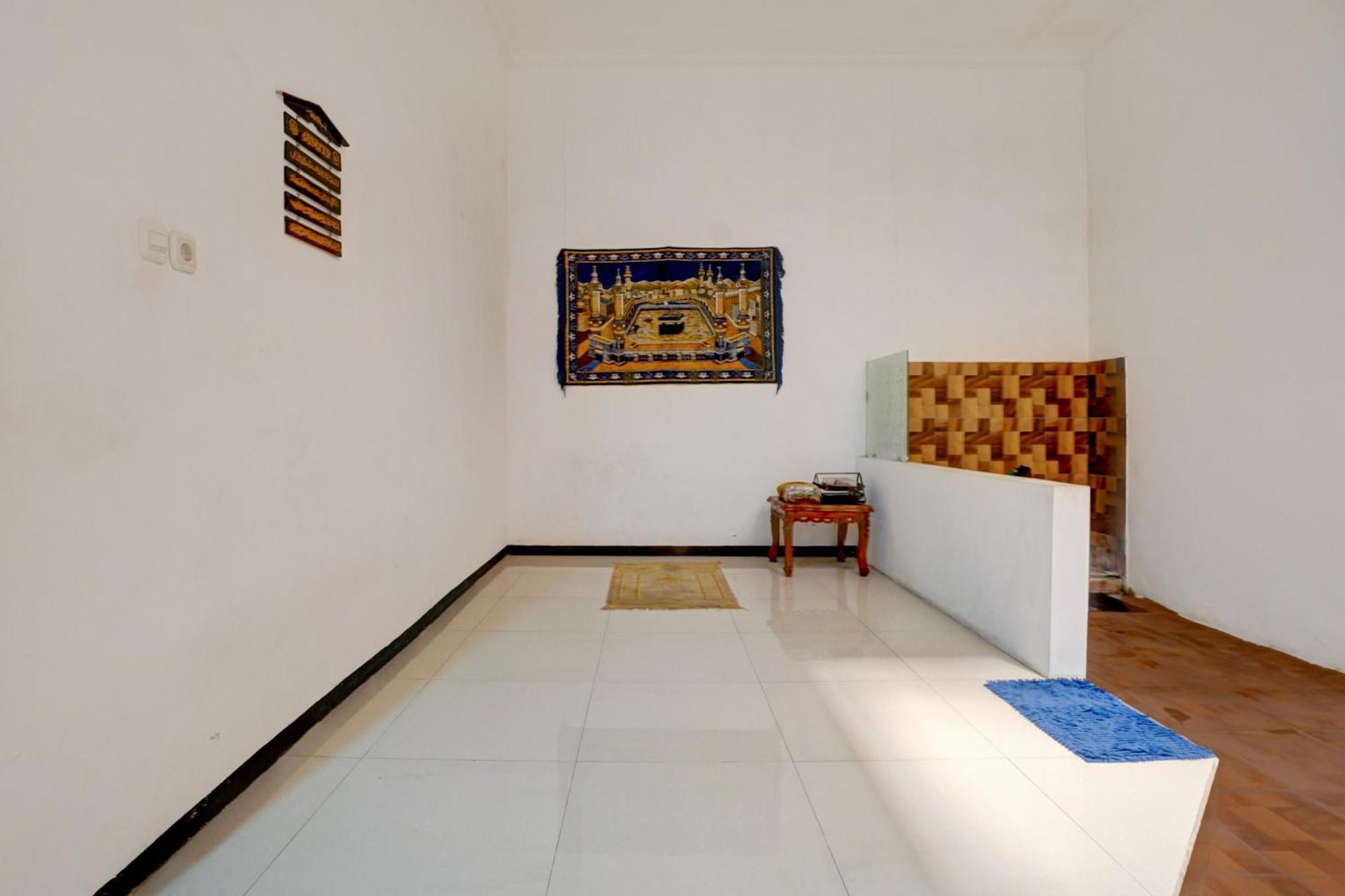Oyo Life 93083 Nova Jaya 3 Homestay Syariah Lamongan Extérieur photo