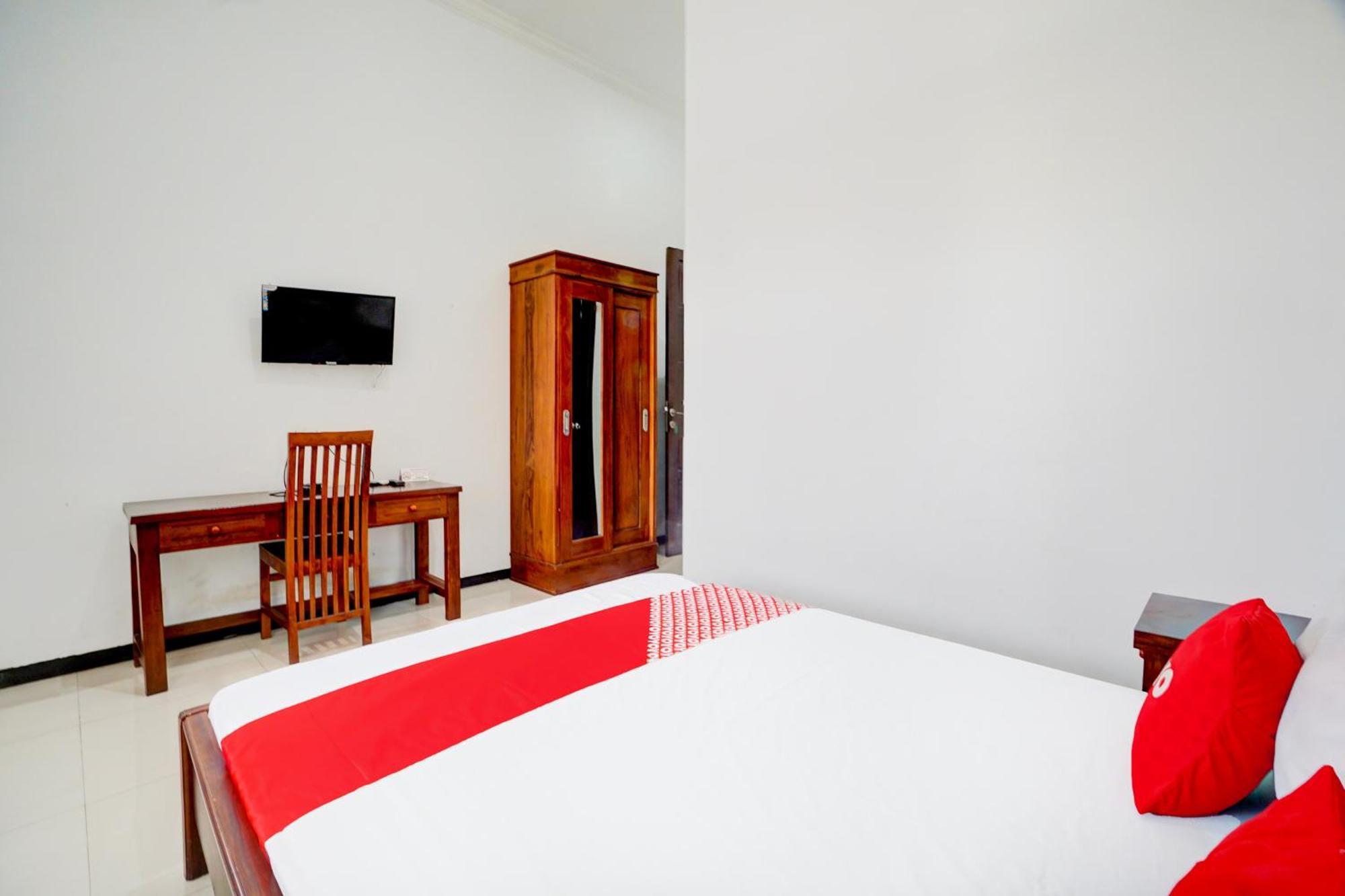Oyo Life 93083 Nova Jaya 3 Homestay Syariah Lamongan Extérieur photo