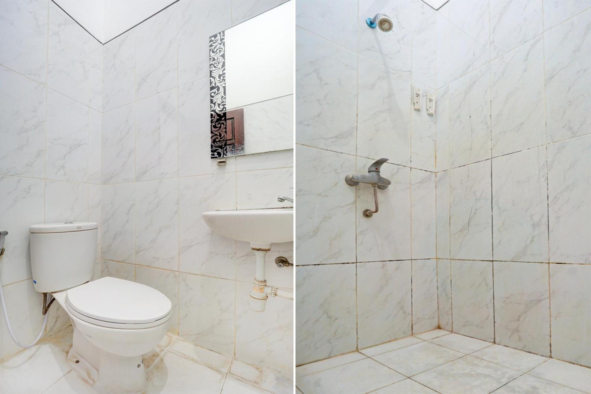 Oyo Life 93083 Nova Jaya 3 Homestay Syariah Lamongan Extérieur photo