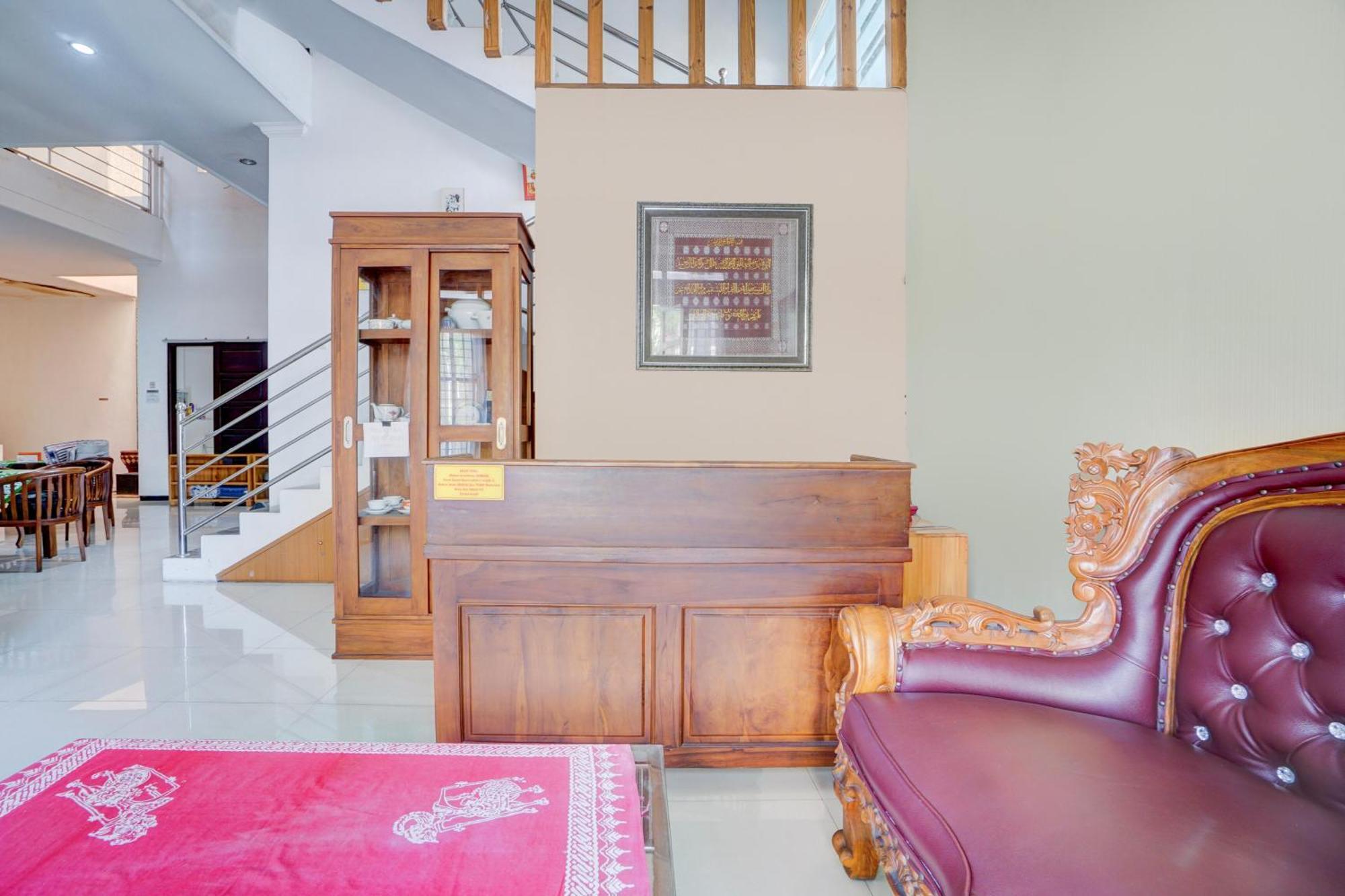 Oyo Life 93083 Nova Jaya 3 Homestay Syariah Lamongan Extérieur photo